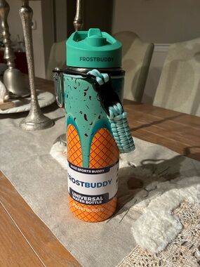 FrostBuddy Mint Chocolate 32 oz Sports Water Bottle